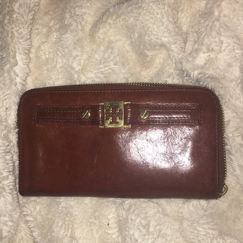 Authentic Tory Burch wallet!!!